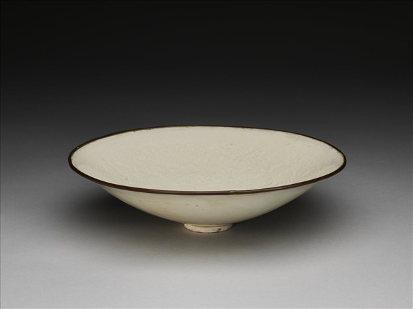 定窯 白釉印花花果紋碗