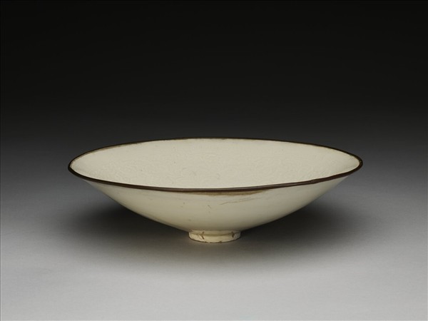 定窯 白釉印花花果紋碗