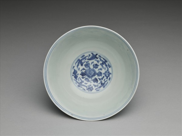 青花番蓮八寶紋高足碗