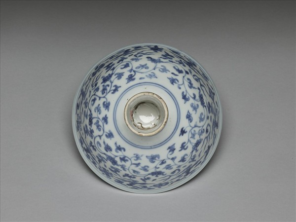 青花番蓮八寶紋高足碗