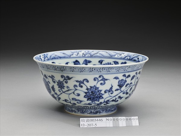青花花卉紋碗