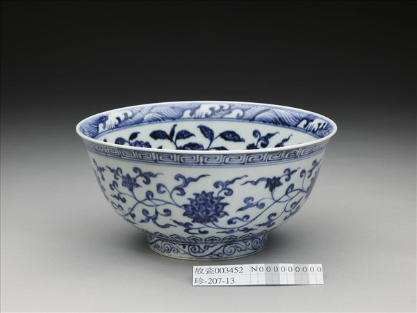 青花花卉紋碗