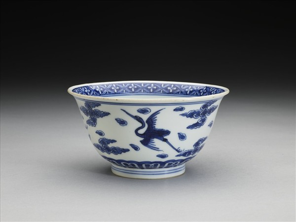 青花雲鶴紋碗