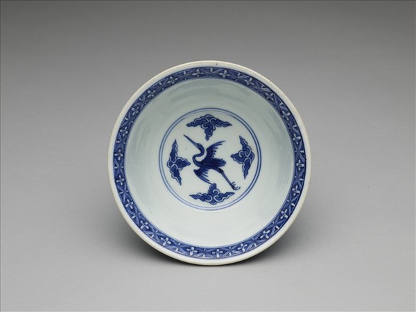 青花雲鶴紋碗