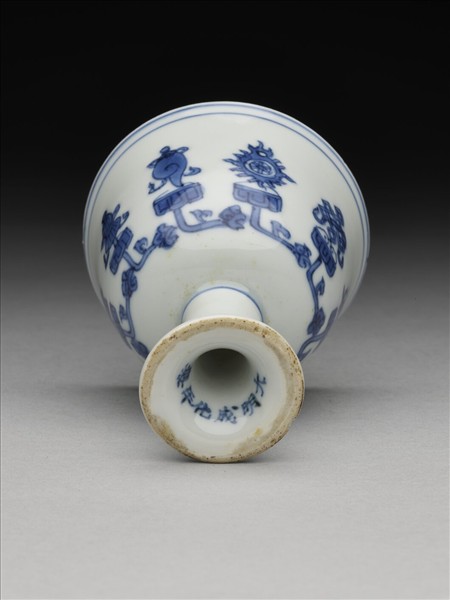 青花八寶紋高足杯