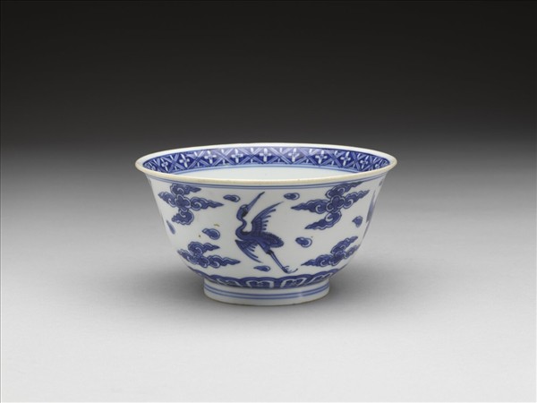 青花雲鶴紋碗