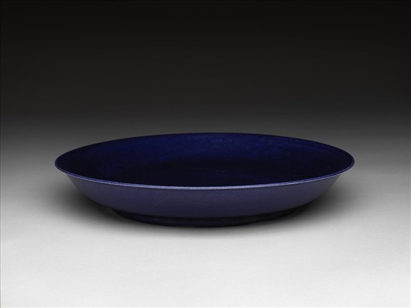 霽青釉暗花龍紋盤