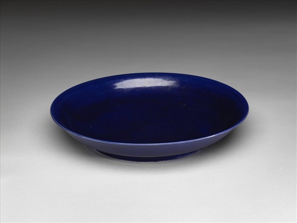 霽青釉暗花龍紋盤