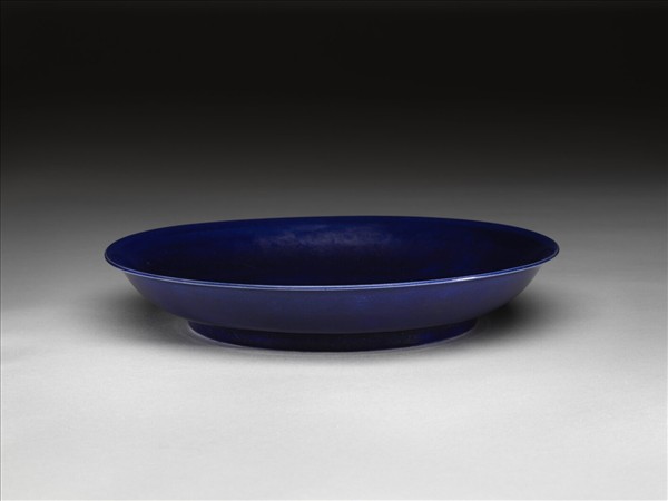 霽青釉暗花龍紋盤