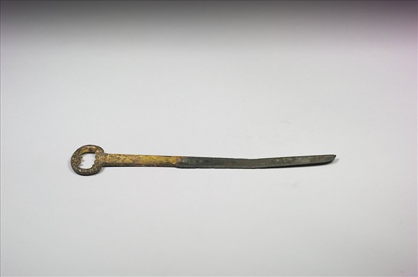 銅鎏金環首銅刀
