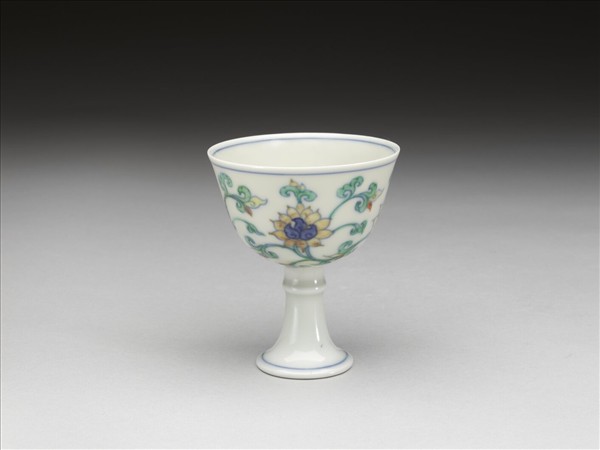 鬥彩轉枝蓮紋高足杯