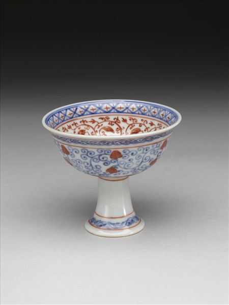青花描紅花卉紋高足杯