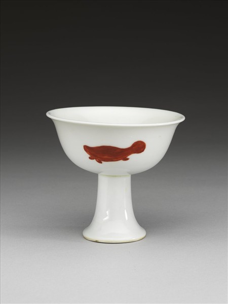 描紅三魚紋高足杯