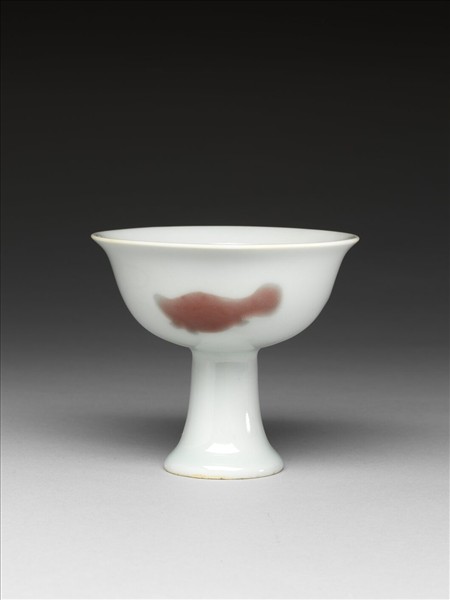 白瓷紅彩三魚紋高足杯