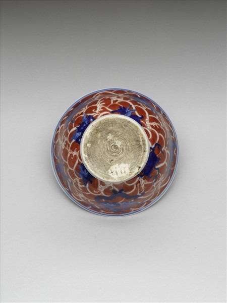 青花描紅海獸波濤紋高足杯