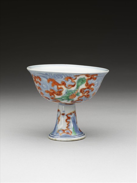 青花加彩魚紋高足杯