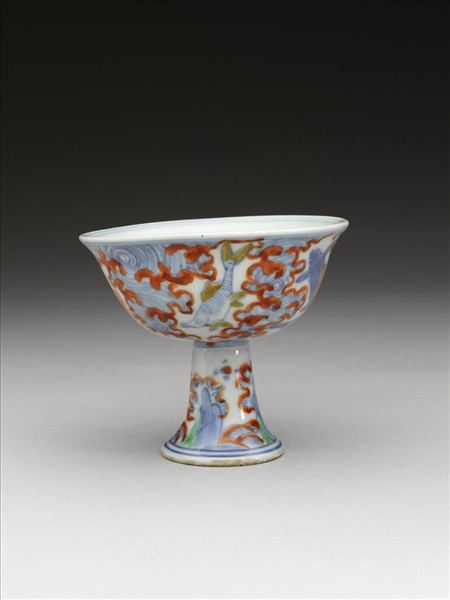 青花加彩魚紋高足杯