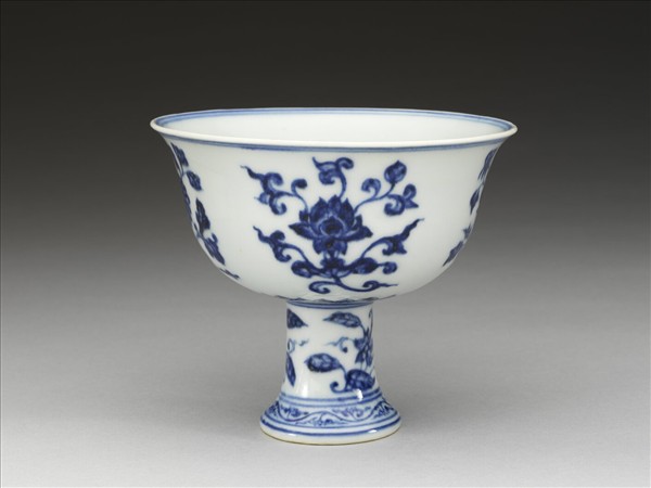 青花四季花卉紋高足碗