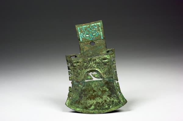 鑲嵌綠松石獸面紋銅鉞