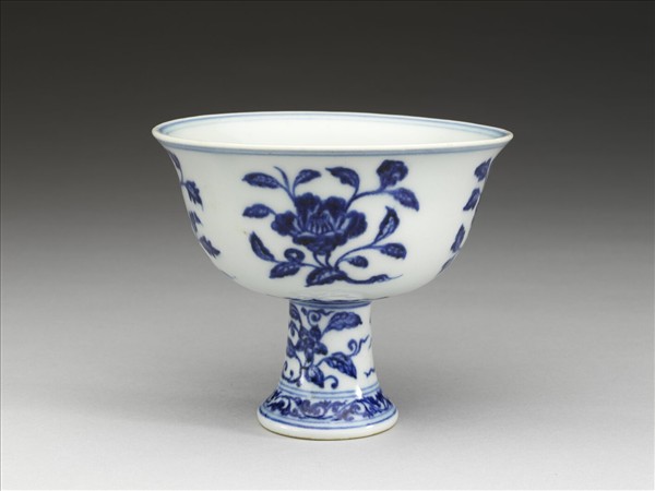 青花四季花卉紋高足碗