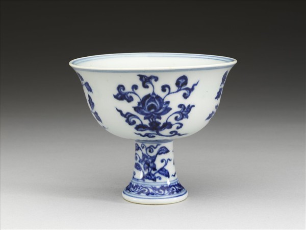 青花四季花卉紋高足碗