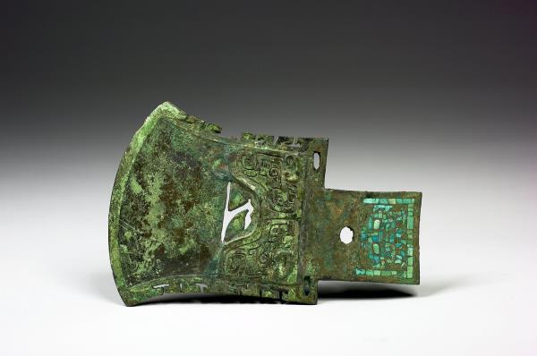 鑲嵌綠松石獸面紋銅鉞