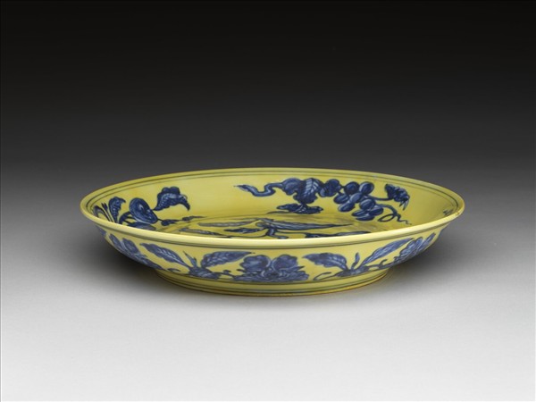 黃地青花花果紋盤