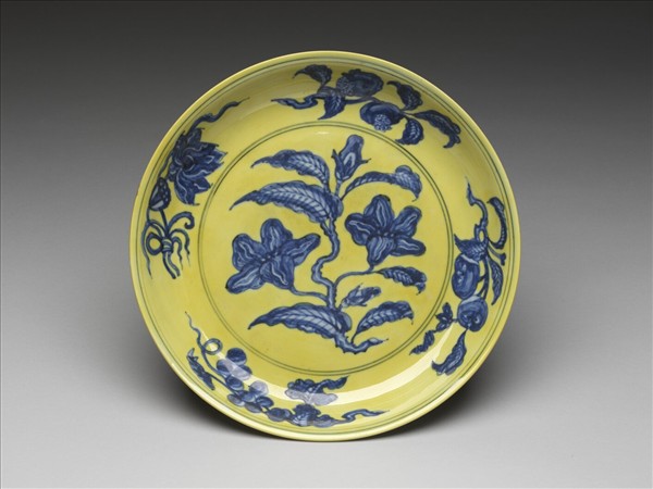 黃地青花花果紋盤