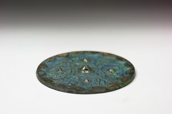 四龍草葉連弧紋鏡