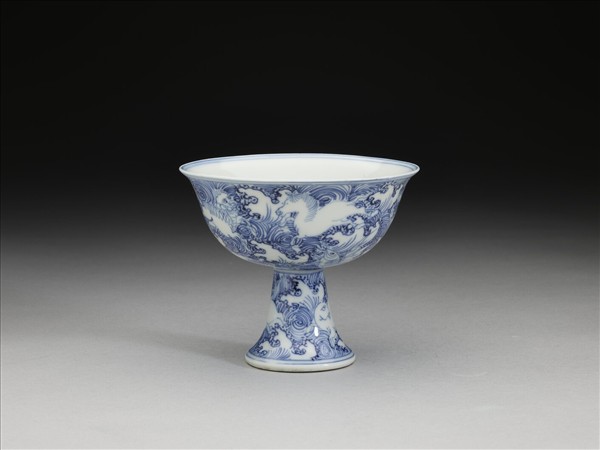 青花海獸紋高足杯