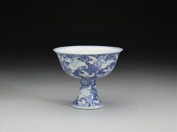 青花海獸紋高足杯