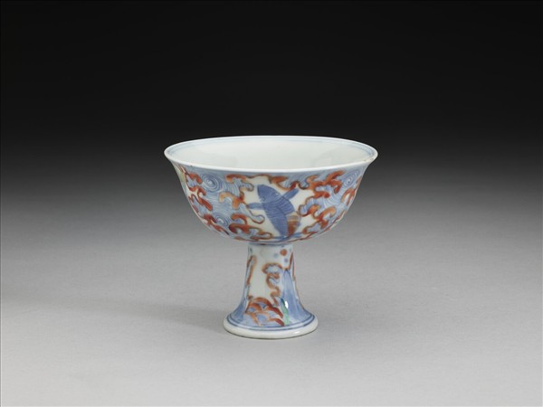 青花加彩魚紋高足杯