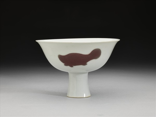 釉裡紅三魚紋高足碗