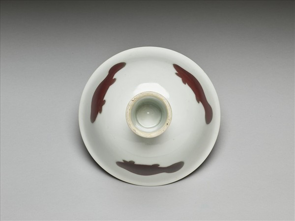 釉裡紅三魚紋高足碗