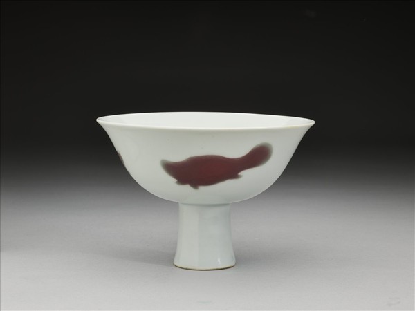 釉裡紅三魚紋高足碗