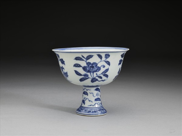 青花四季花卉紋高足碗