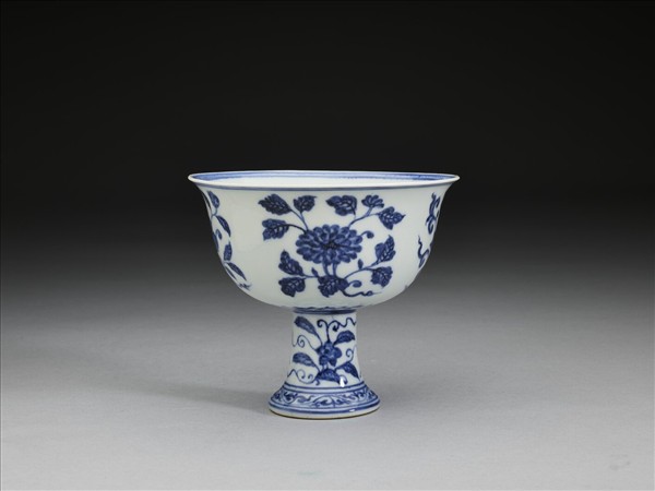 青花四季花卉紋高足碗