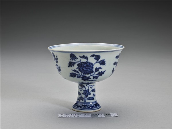 青花四季花卉紋高足碗