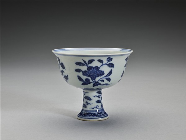 青花四季花卉紋高足碗