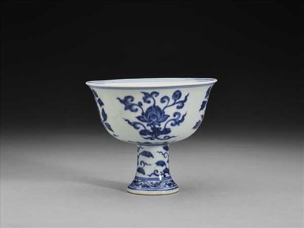 青花四季花卉紋高足碗