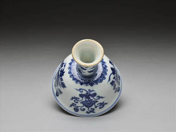 青花四季花卉紋高足碗