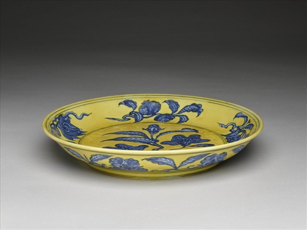 黃地青花花果紋盤