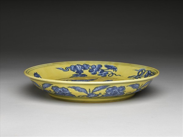 黃地青花花果紋盤