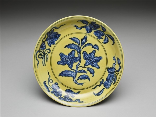 黃地青花花果紋盤