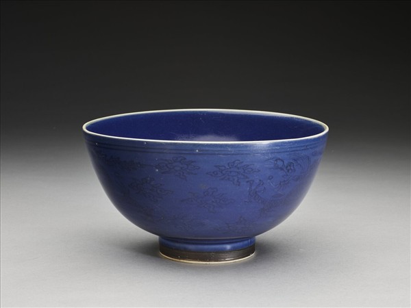 霽青釉雲龍紋碗