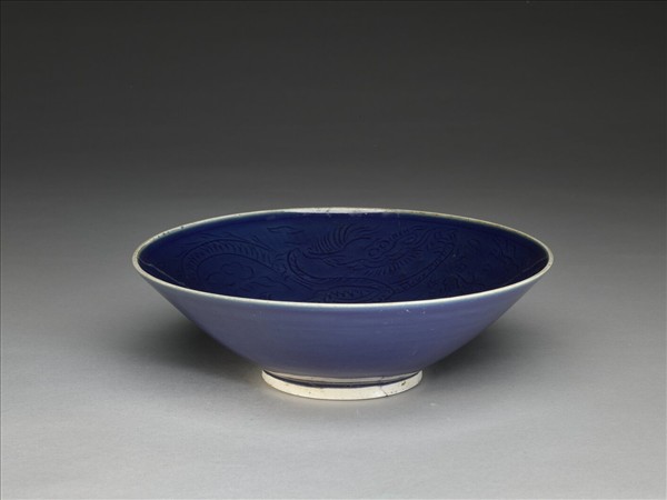 霽青釉雙龍戲珠紋碗