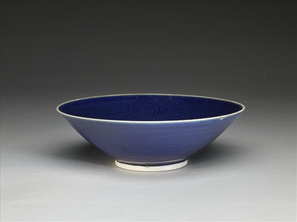 霽青釉雙龍戲珠紋碗