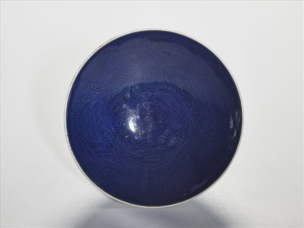 霽青釉雙龍戲珠紋碗