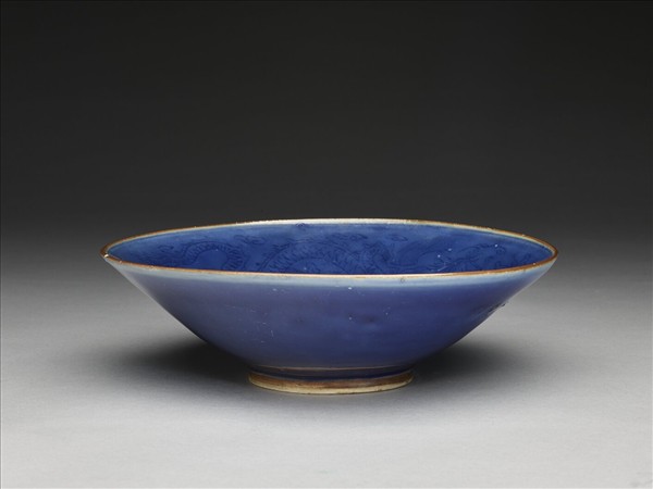 霽青釉雙龍戲珠紋碗