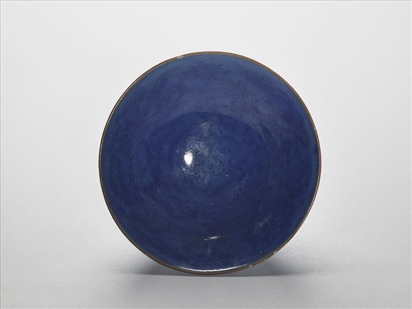 霽青釉雙龍戲珠紋碗